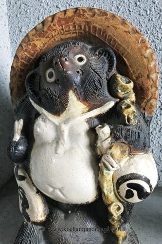 Typowa figurka tanuki